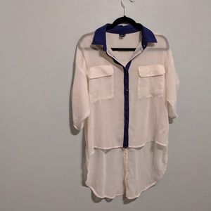 Blouse with blue collar